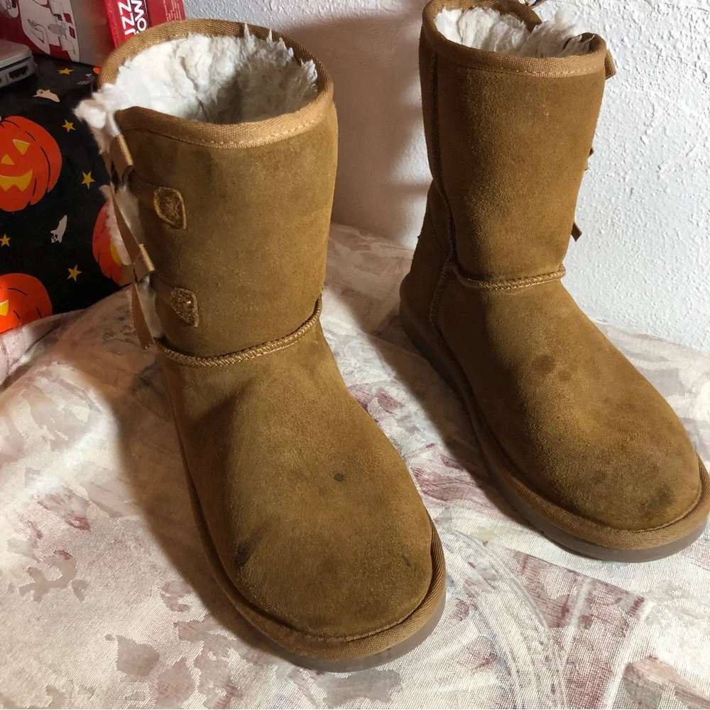 Kookaburra Girls Boots by UGG Size 4 Style # 1019372